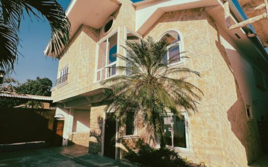 🏡 EN ALQUILER – Hermosa Casa en Colonia Universidad, San Pedro Sula 🌿