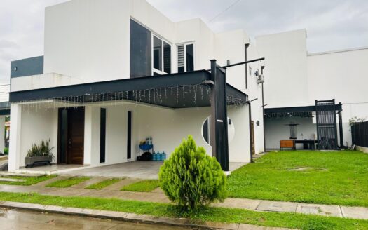 🏡 Hermosa Casa en Venta – Residencial La Granja, El Progreso ✨