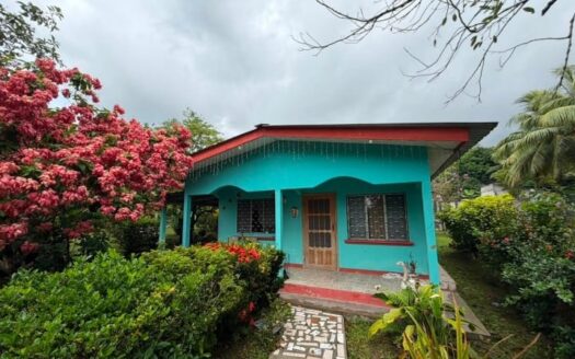 🏖️🏡 ¡Se Vende Bonita Casa con Amplio Terreno en Milla 5, Omoa, Cortés!